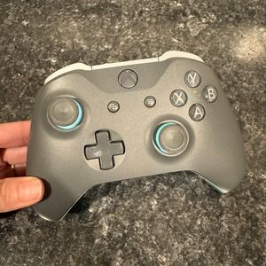 Microsoft Xbox One Wireless Controller Grey and Blue 1708 Bluetooth 3.5mm Jack